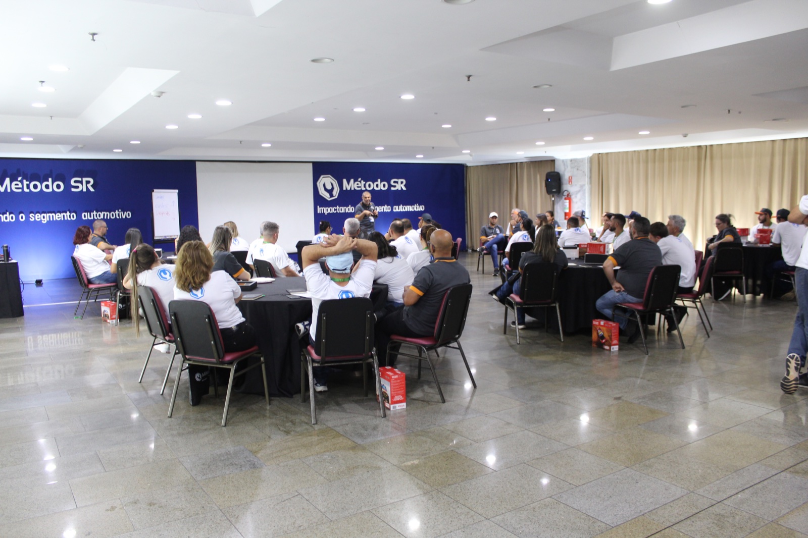 Sala do 3º EAM com participantes acompanhando a imersão